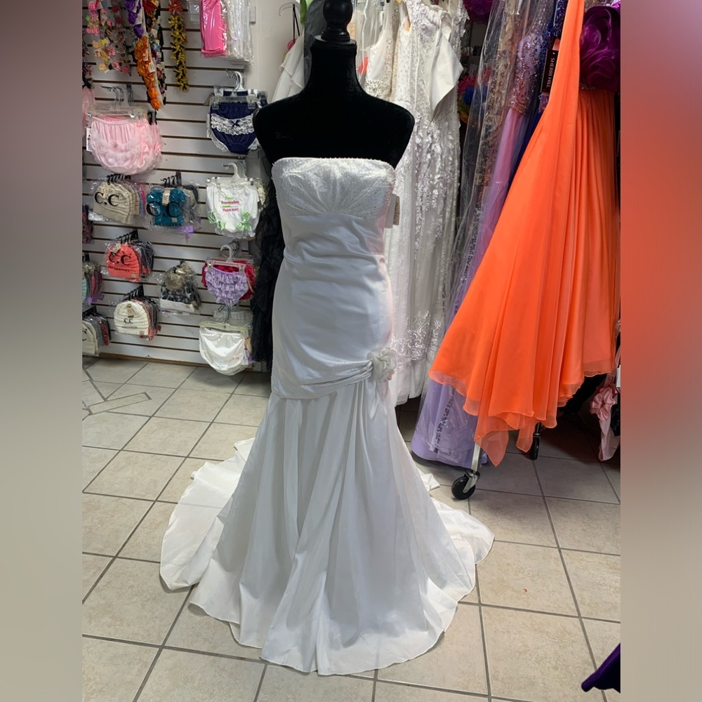 Size 16/18 White Strapless Corset Lace Up Back Wedding Gown Dress w/train NWT